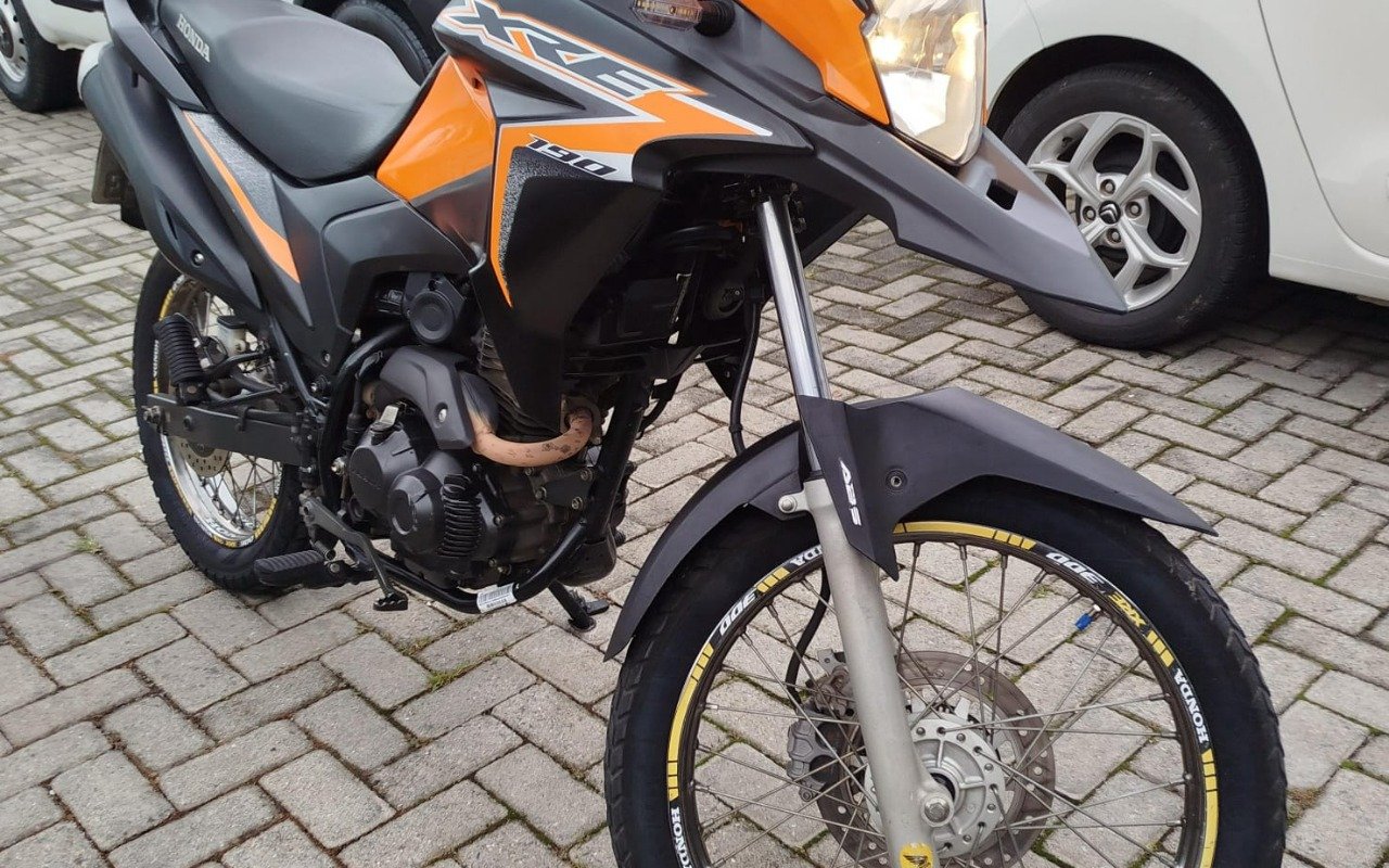 Honda XRE 190/ Flex  na cor Laranja em Curitiba / PR - 926415