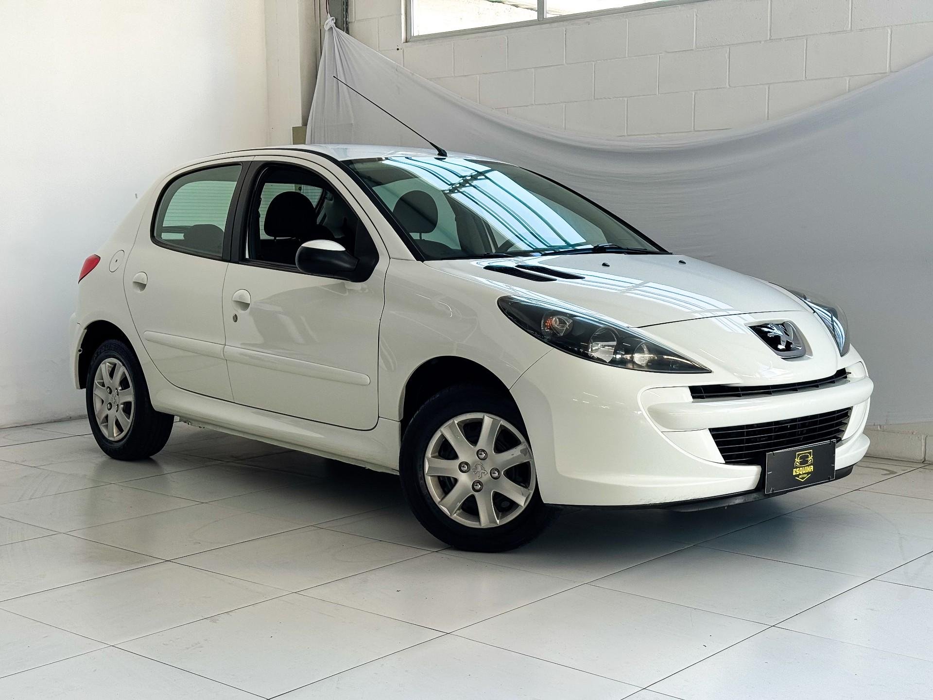 Peugeot 207 Active 1.4 Flex 8V 5p na cor Branco em São José / SC - 926554