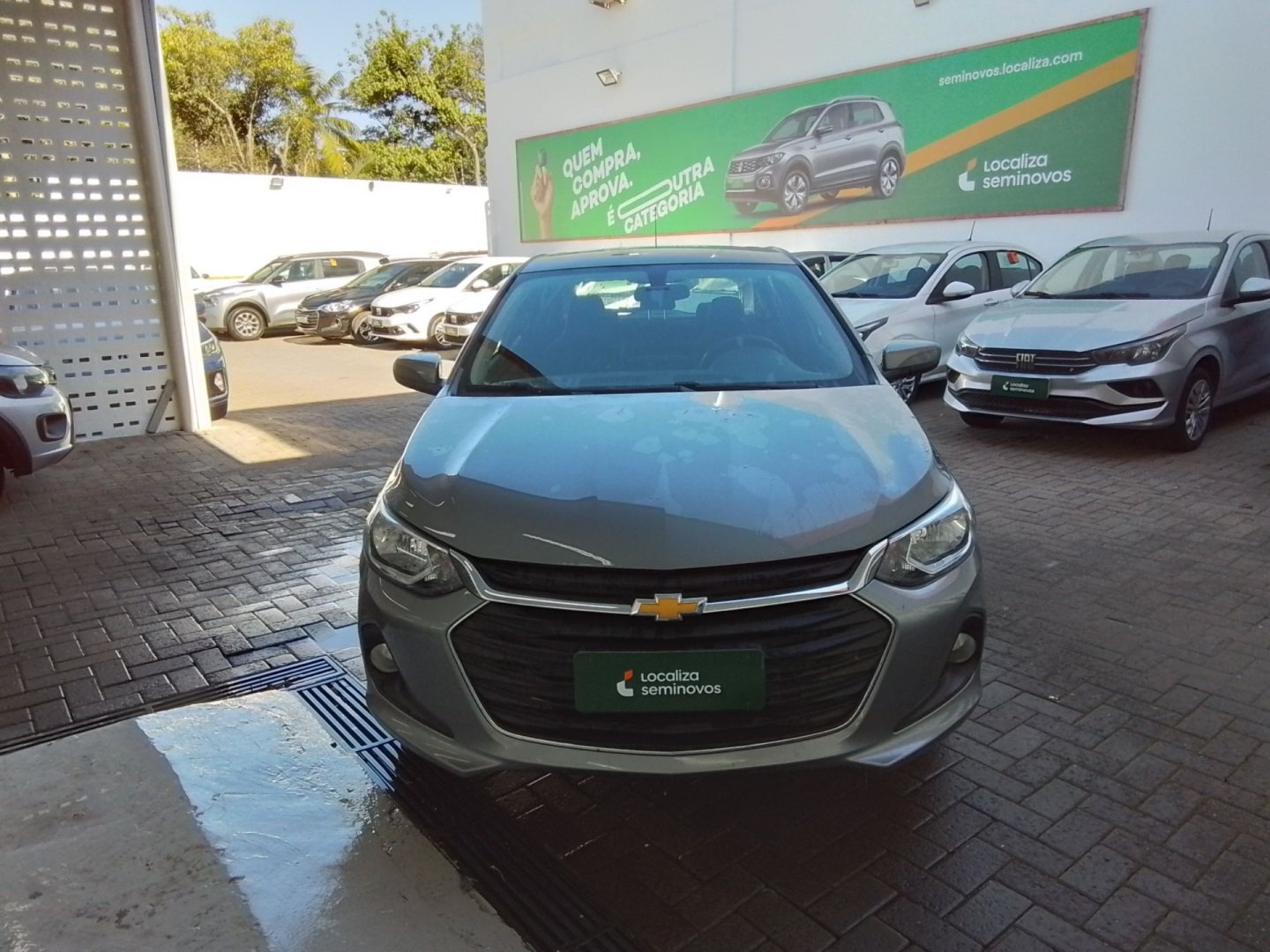 Chevrolet Onix HATCH LT 1.0 12V TB Flex 5p Mec. na cor Prata em São José / SC - 927514