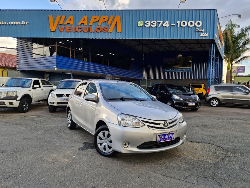 Toyota Etios X 1.3 Flex 16V 5p Mec. na cor Prata em Curitiba / PR - 927526