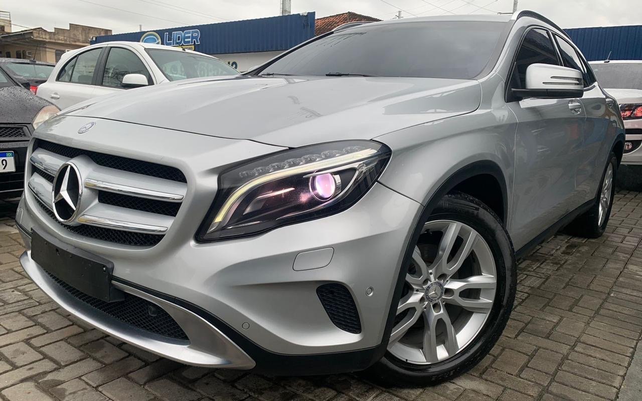 Mercedes-Benz GLA 200 Style 1.6 TB 16V/Flex Aut. na cor Prata em Joinville / SC - 929690