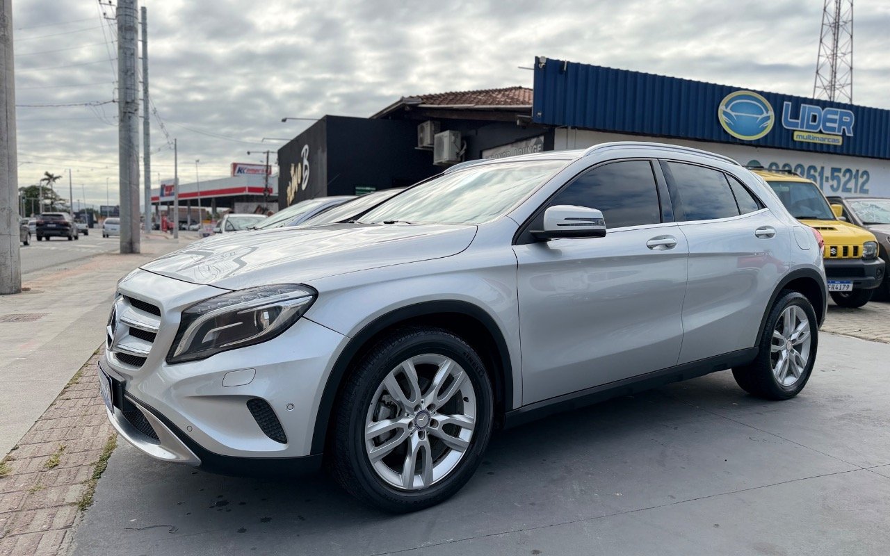 Mercedes-Benz GLA 200 Style 1.6 TB 16V/Flex Aut. na cor Prata em Joinville / SC - 929690