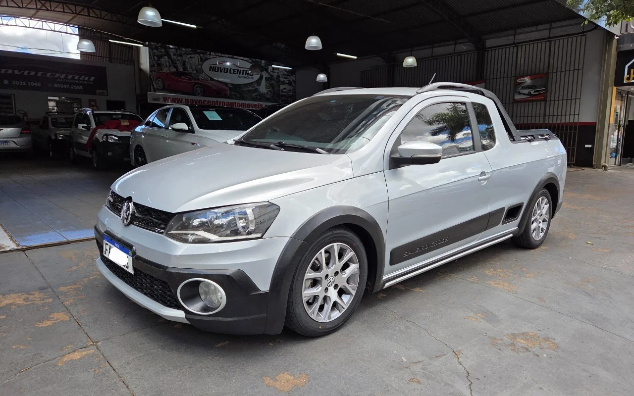 Volkswagen Saveiro CROSS 1.6 T. Flex 16V CE na cor Prata em Maringá / PR - 929945