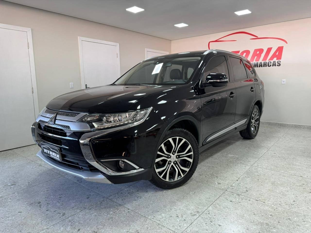 Mitsubishi OUTLANDER 2.0 16V 160cv Aut. na cor Preto em Joinville / SC - 930026
