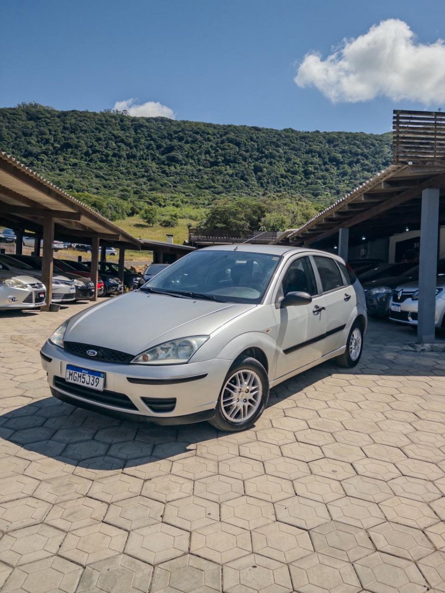Ford Focus 1.6 S/SE/SE Plus Flex 8V/16V 5p na cor Prata no Osório / RS - 930274