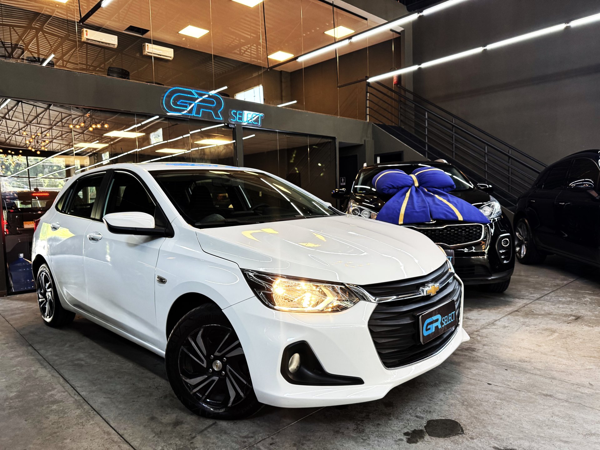 Chevrolet Onix HATCH LT 1.0 12V TB Flex 5p Aut. na cor Branco em Florianópolis / SC - 930509