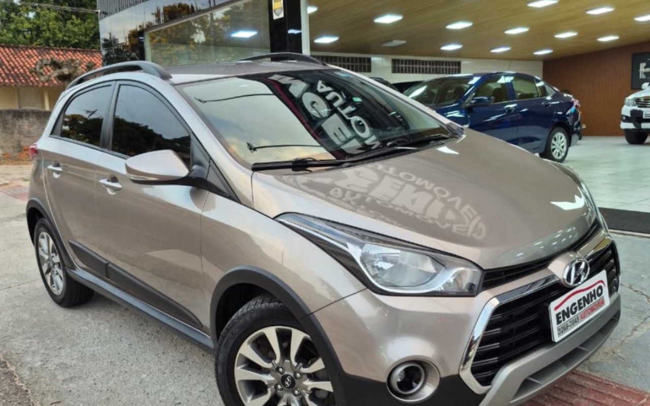 Hyundai HB20X Style 1.6 Flex 16v Mec. na cor Prata em Florianópolis / SC - 932329