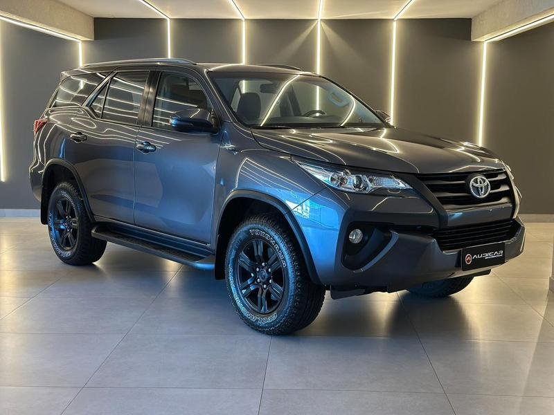 Toyota Hilux SW4 SRV 4x2 2.7 Flex 16V Aut. na cor Cinza em Campo Largo / PR - 933720