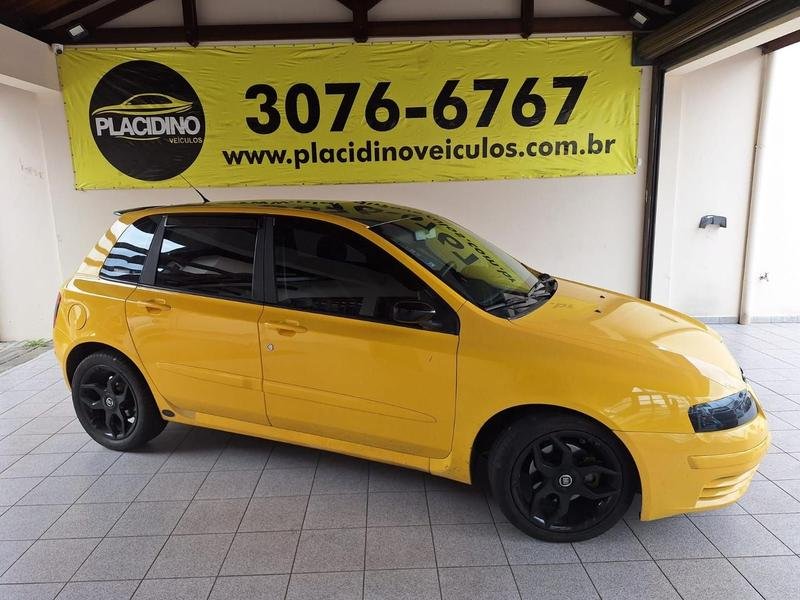 Fiat Stilo 1.8 MS Lim.Edit./ MS Season 16V na cor Amarelo em Curitiba / PR - 934532