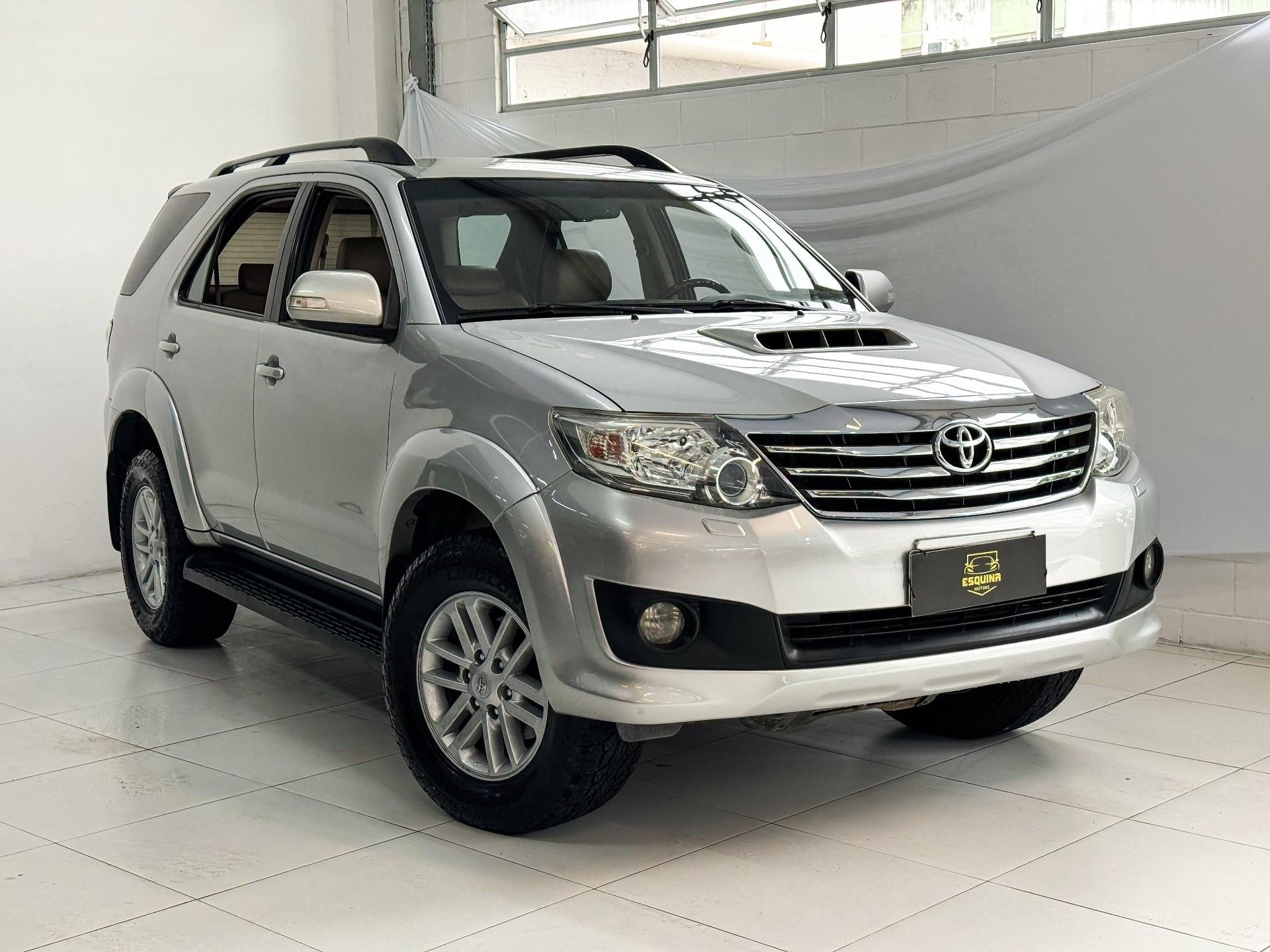 Toyota Hilux SW4 SRV D4-D 4x4 3.0 TDI Dies. Aut na cor Prata em São José / SC - 934645