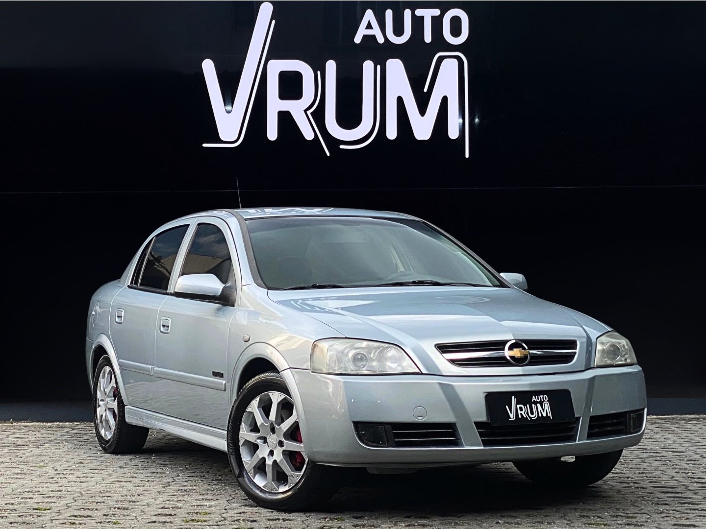 Chevrolet Astra Sed. Advant. 2.0 8V MPFI FlexP. 4p na cor Prata em Curitiba / PR - 935002
