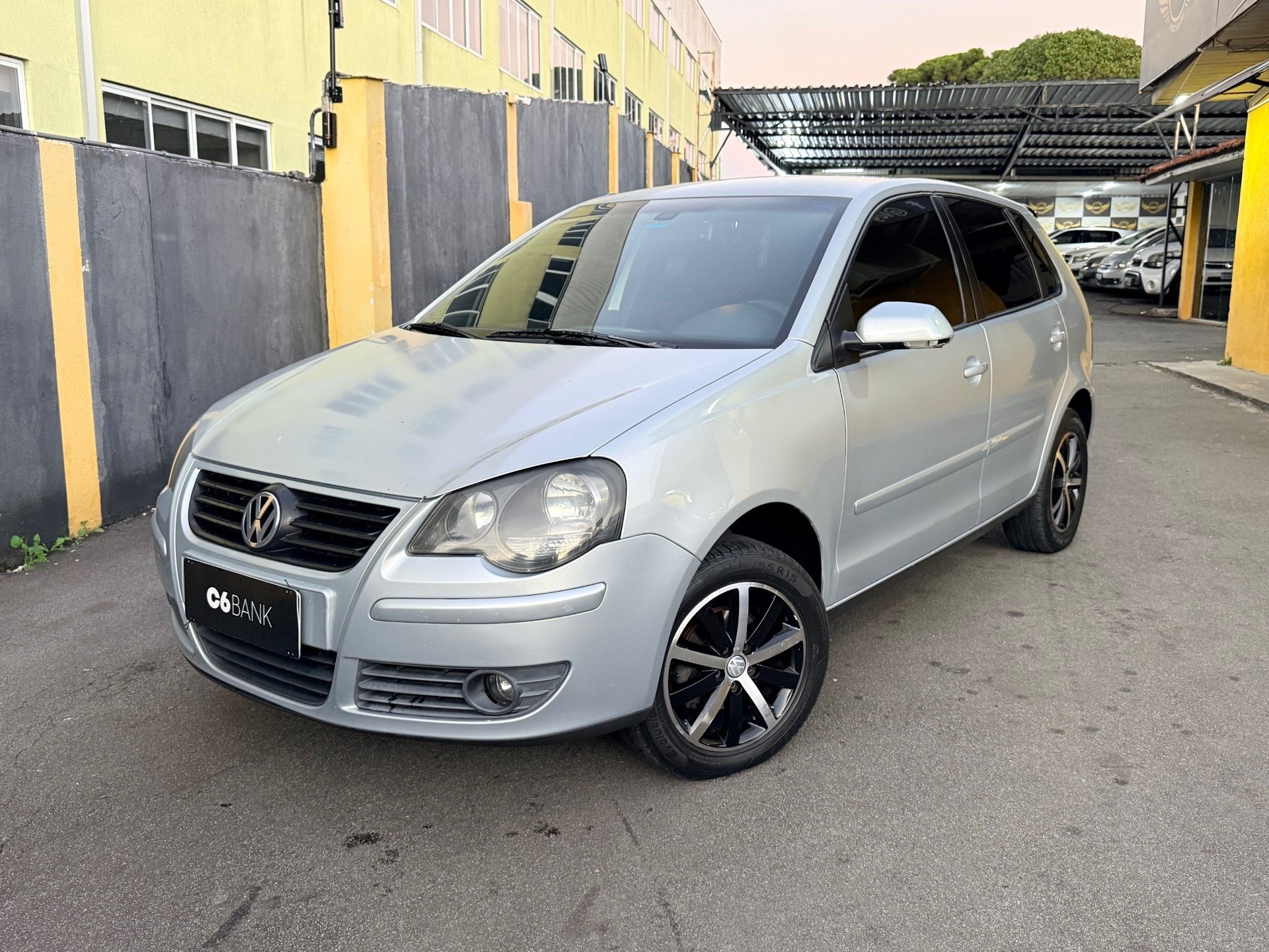 Volkswagen Polo 1.6 Mi/ S.Ouro 1.6Mi 101cv 8V 5p na cor Prata em Curitiba / PR - 936751