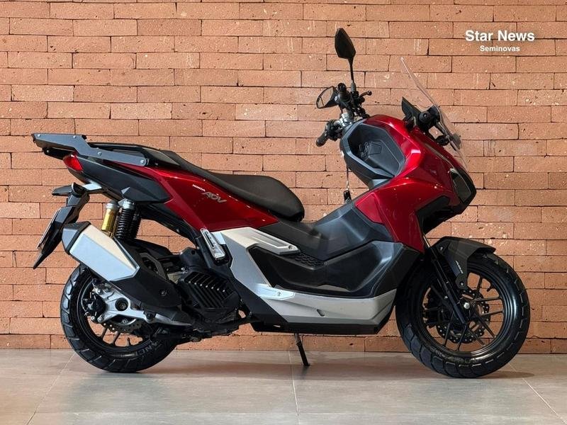 Honda ADV 160  na cor Vermelho em Curitiba / PR - 936819