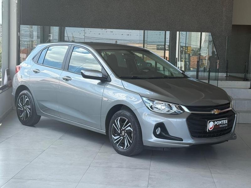 Chevrolet Onix HATCH 1.0 12V Flex 5p Mec. na cor Prata em Ponta Grossa / PR - 936834