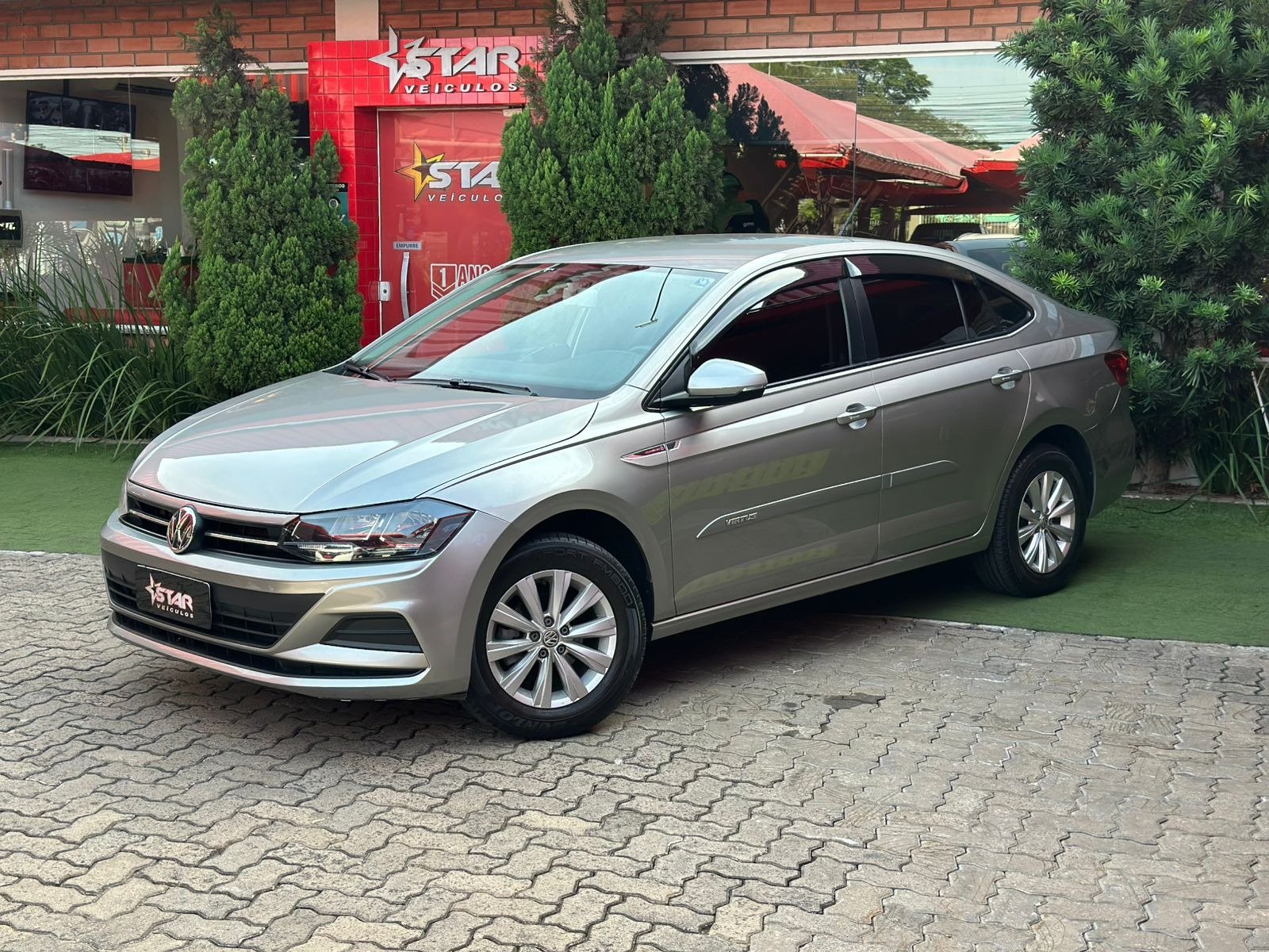 Volkswagen Virtus 1.6 MSI Flex 16V 5p Mec. na cor Prata no Canoas / RS - 938153
