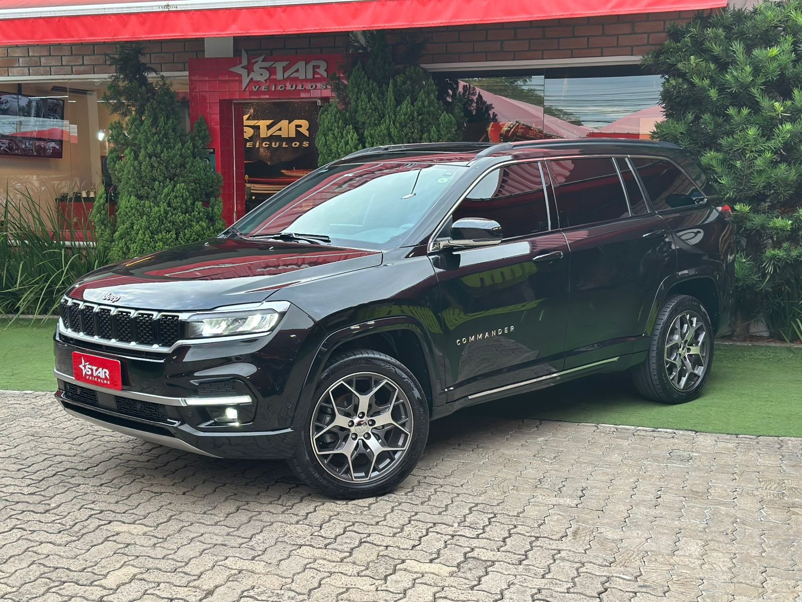 Jeep Commander Overl. TD380 2.0 4x4 Die. Aut. na cor Preto no Canoas / RS - 938176