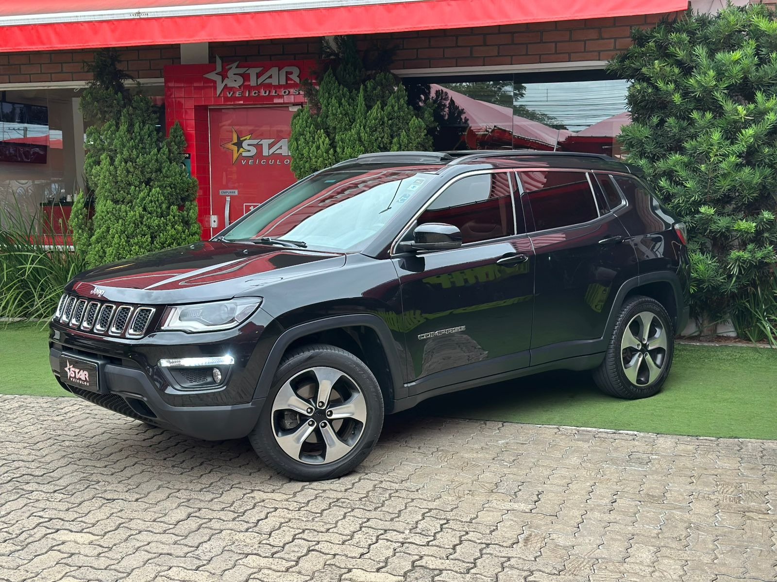 Jeep Compass LONGITUDE 2.0 4x4 Dies. 16V Aut. na cor Preto no Canoas / RS - 938177