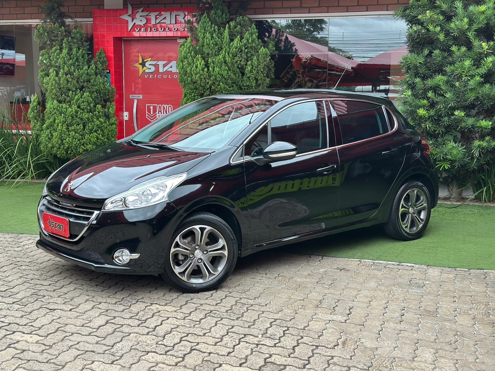 Peugeot 208 Griffe 1.6 Flex 16V 5p Aut. na cor Preto no Canoas / RS - 938191