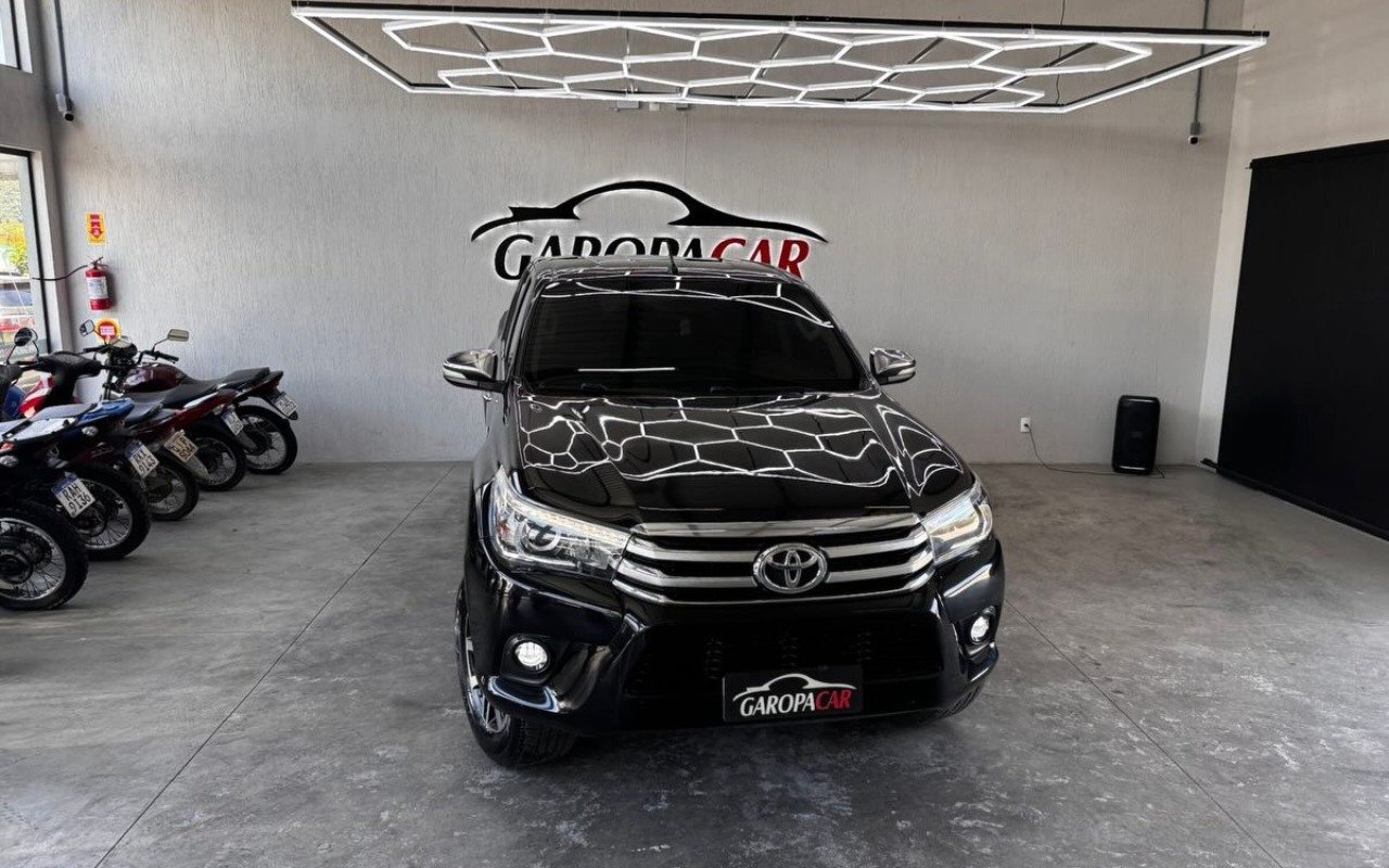 Toyota Hilux CD SRX 4x4 2.8 TDI 16V Diesel Aut. na cor Preto em Garopaba / SC - 938487