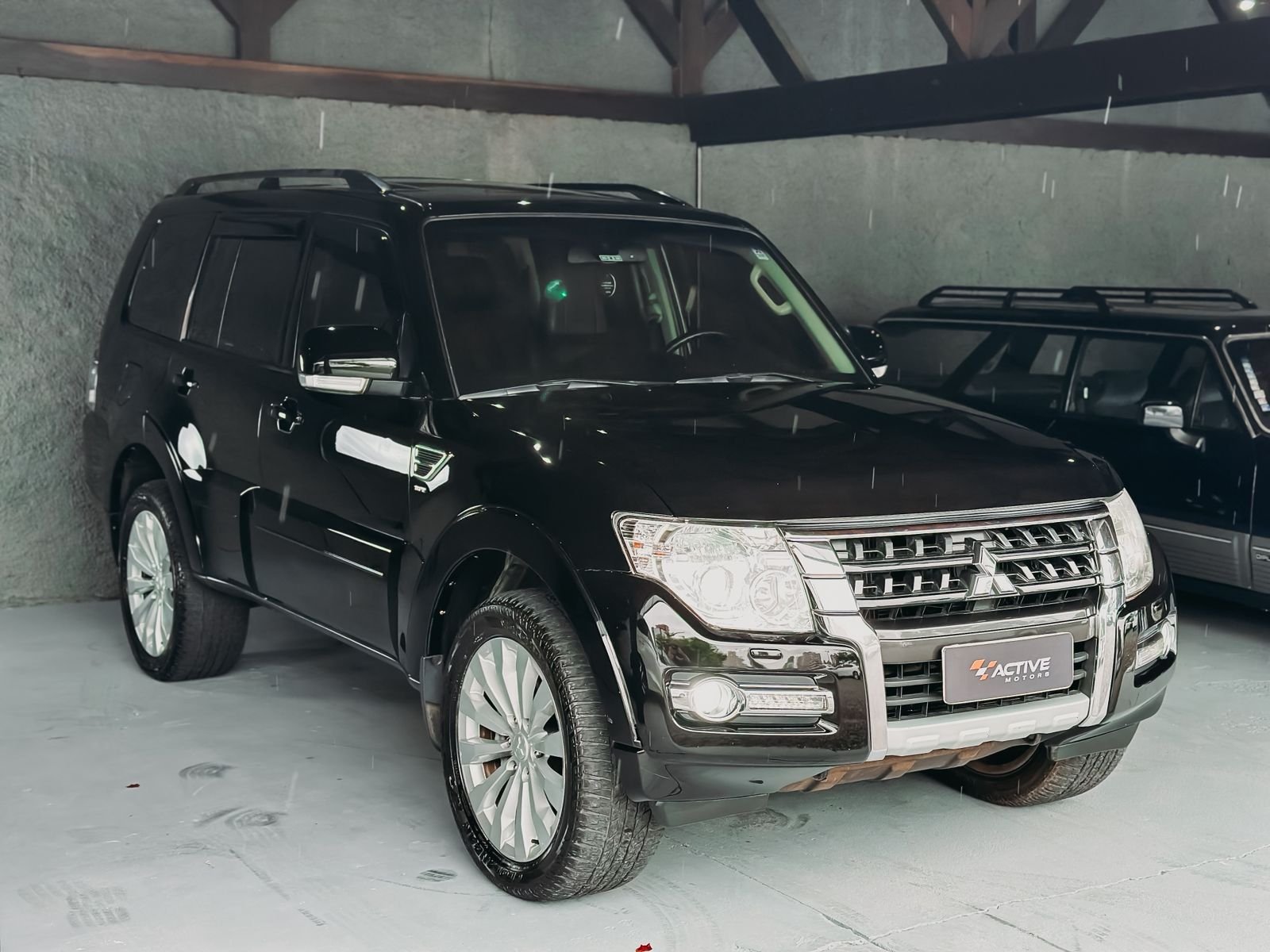 Mitsubishi Pajero HPE 3.2 4x4 T.I. Dies. 5p Aut. na cor Preto em Joinville / SC - 938512