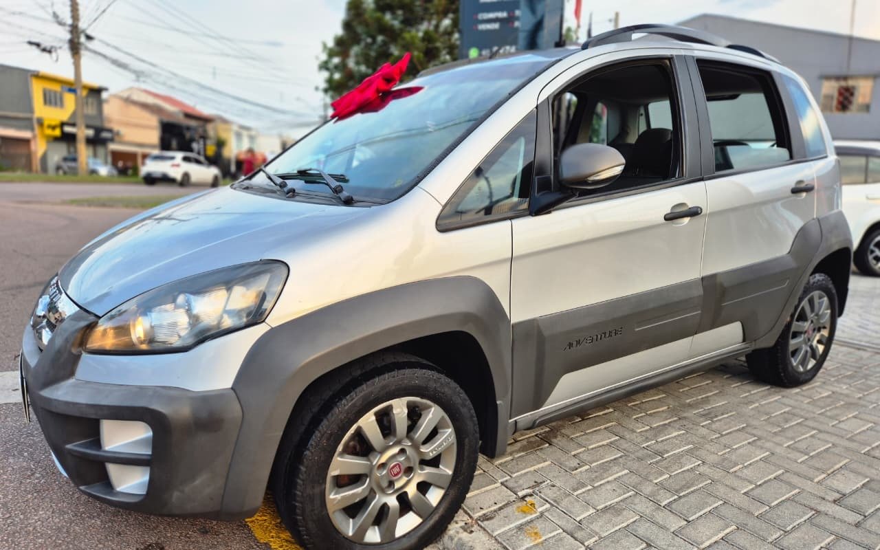 Fiat Idea Adv./ Adv.LOCK.Dualogic 1.8 Flex 5p na cor Prata em Curitiba / PR - 939076