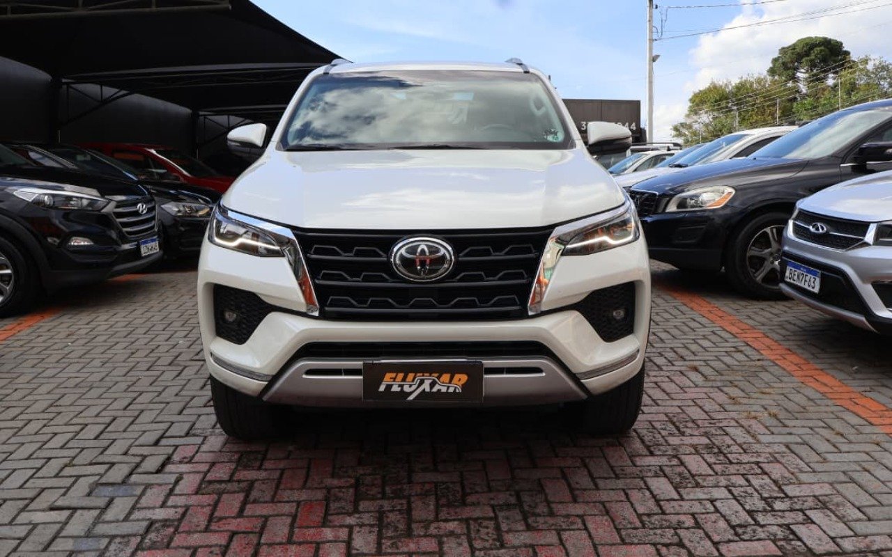 Toyota Hilux SW4 SRX 4x4 2.8 TDI 16V Dies. Aut. na cor Branco em Curitiba / PR - 939153