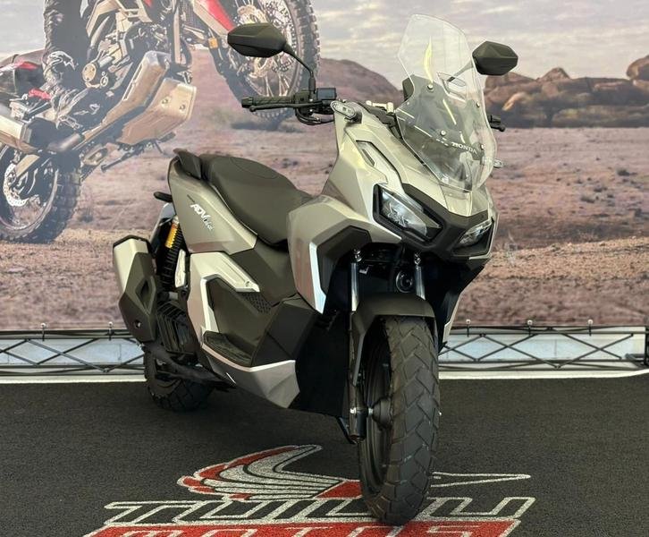 Honda ADV 160  na cor Cinza em Campo Largo / PR - 939608