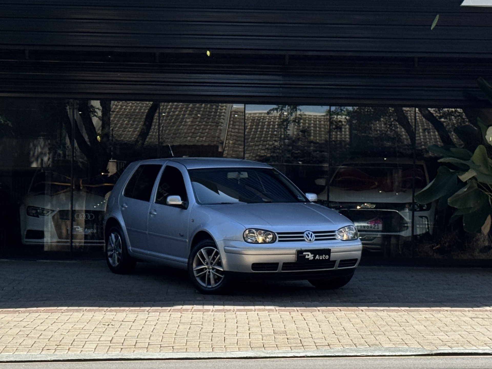Volkswagen Golf Flash 1.6 Mi/1.6 Mi Tot. Flex 8V 4p na cor Prata em Maringá / PR - 939749