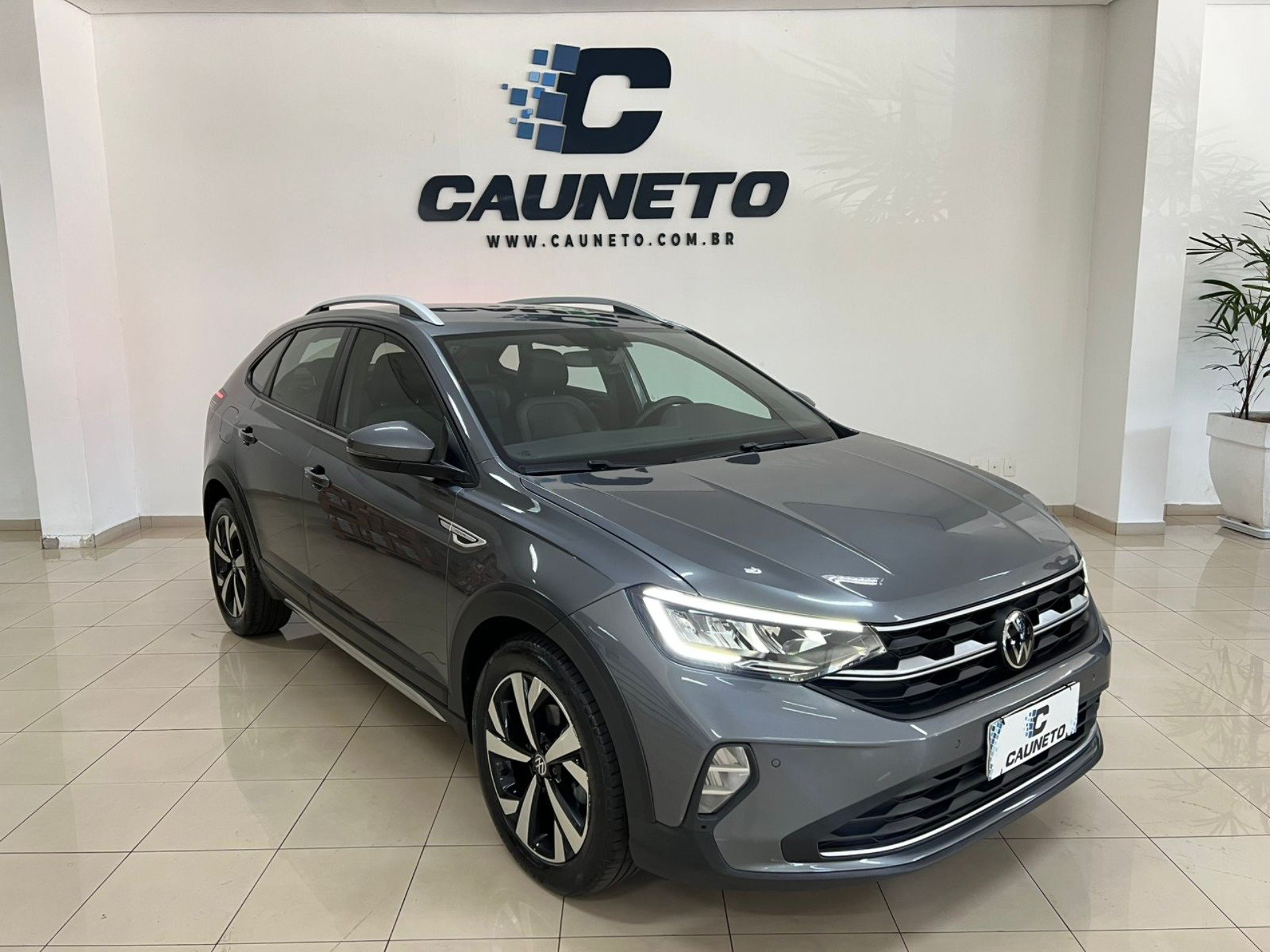 Volkswagen Nivus Highline 1.0 200 TSI Flex Aut. na cor Cinza em Toledo / PR - 940764