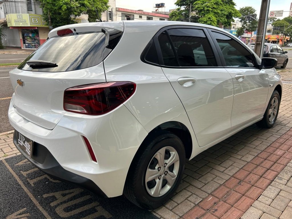 Chevrolet Onix HATCH LT 1.0 12V TB Flex 5p Mec. na cor Branco em Maringá / PR - 941061