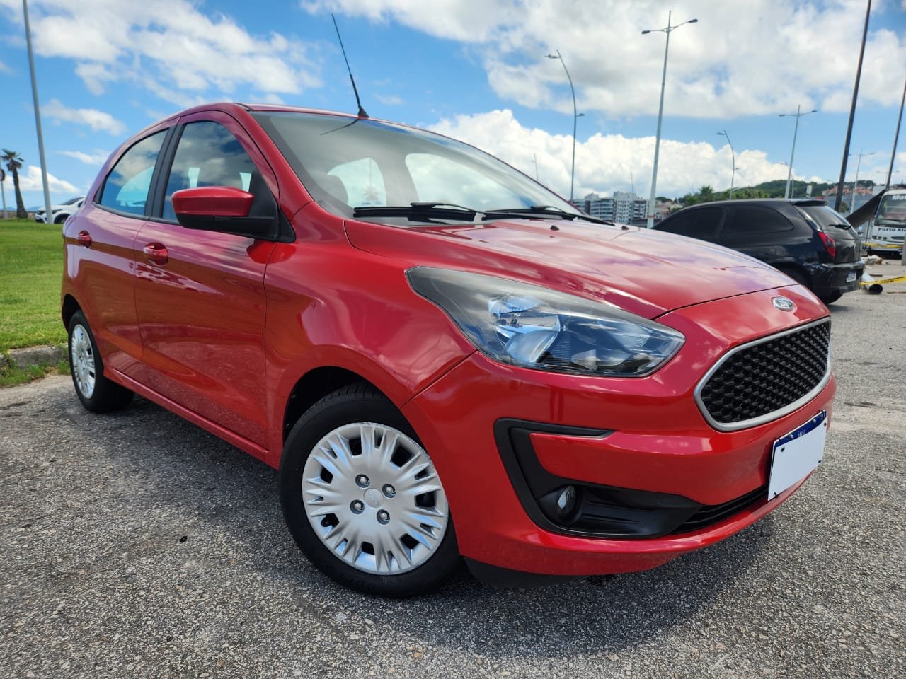 Ford Ka 1.5 SE Plus 12V Flex 5p Mec. na cor Vermelho em Florianópolis / SC - 941182