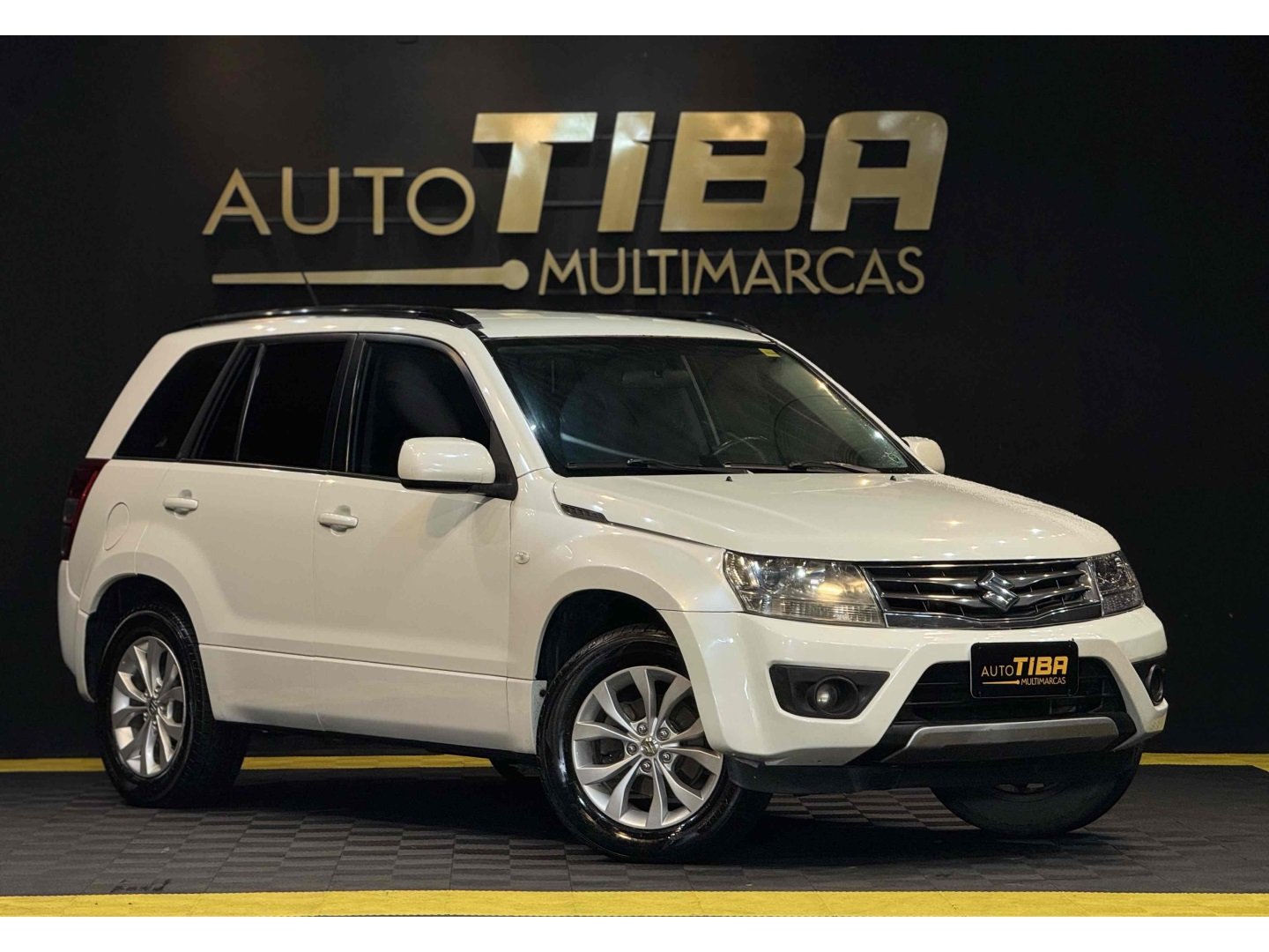 Suzuki Grand Vitara 2.0 16V 4x2/4x4 5p Aut. na cor Branco em Joinville / SC - 941190