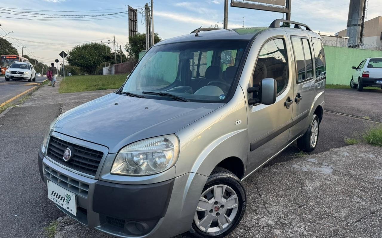 Fiat Doblo ESSENCE 1.8 Flex 16V 5p na cor Cinza em Curitiba / PR - 941467