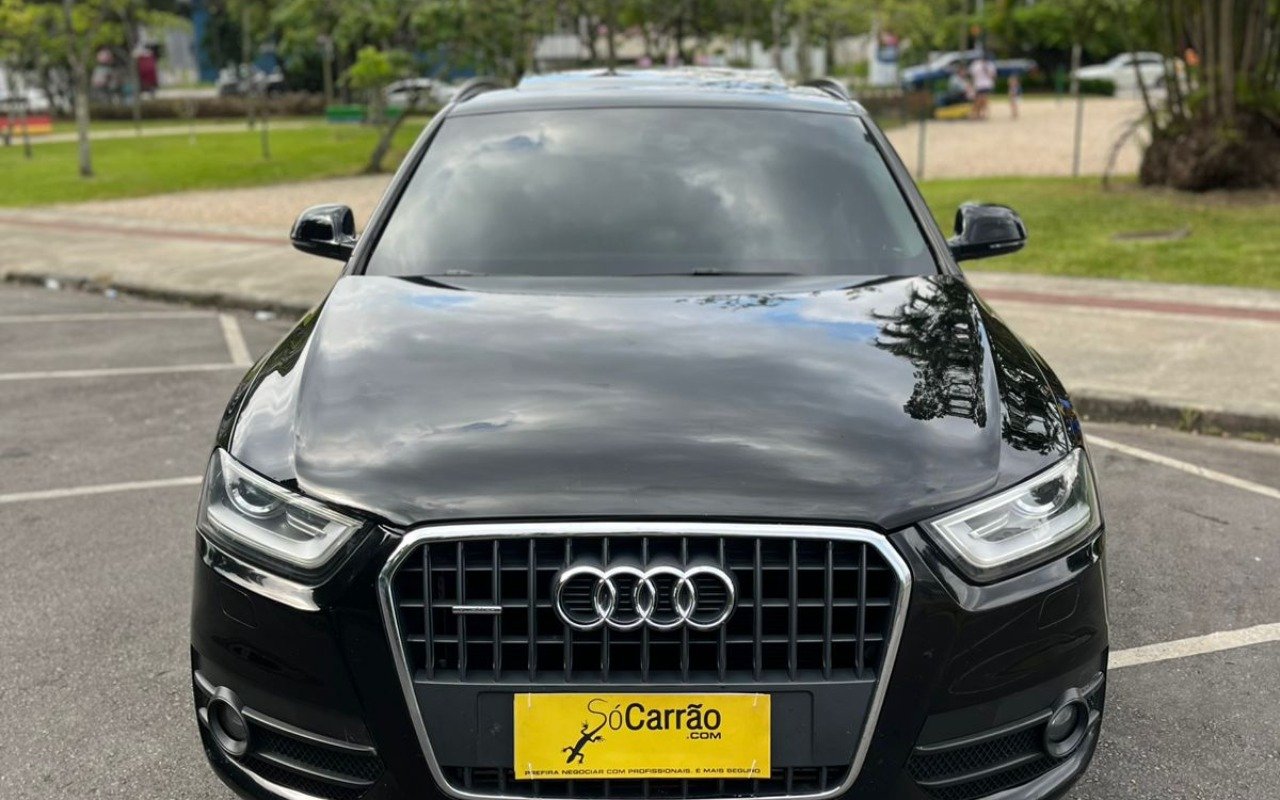 Audi Q3 2.0 TFSI Quat. 170/180cv S-tronic 5p na cor Preto em Joinville / SC - 941671