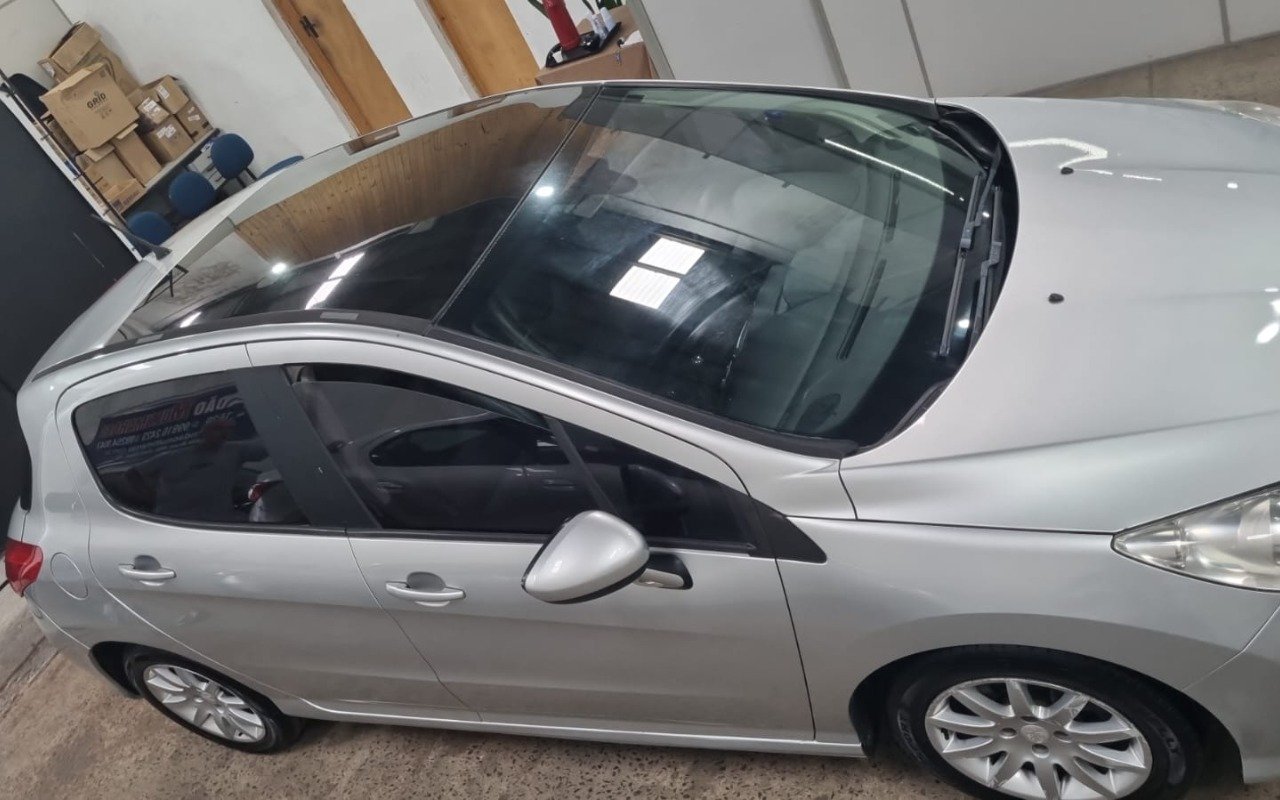 Peugeot 308 Active 1.6 Flex 16V 5p mec. na cor Prata no Porto Alegre / RS - 941980