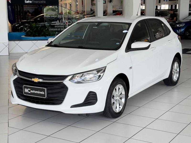 Chevrolet Onix HATCH LT 1.0 12V TB Flex 5p Mec. na cor Branco em Curitiba / PR - 942392