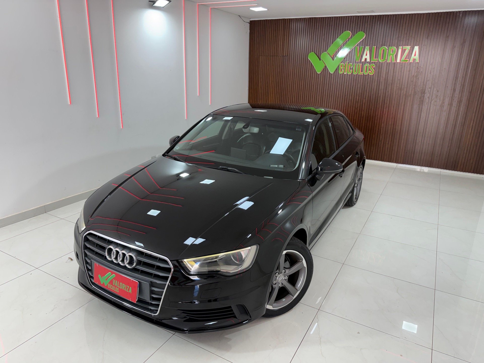 Audi A3 Sedan 1.4/ Attra. 16V TB FSI S-tronic na cor Preto em Londrina / PR - 942487