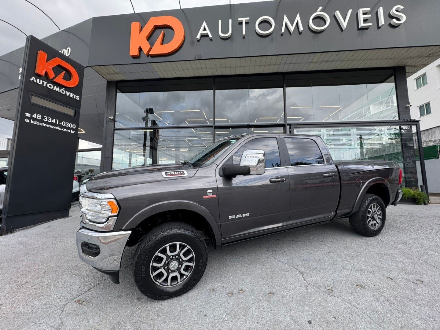 RAM 3500 LIMITED LONGHORN 6.7 TB CD Diesel na cor Cinza em Palhoça / SC - 942520