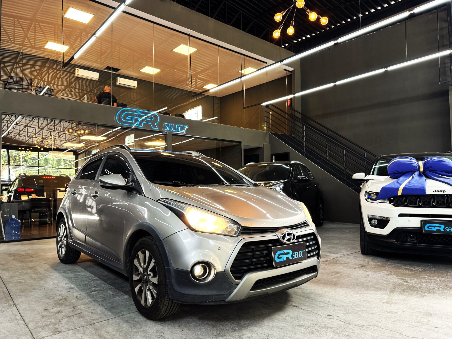 Hyundai HB20X Style 1.6 Flex 16v Mec. na cor Prata em Florianópolis / SC - 942644