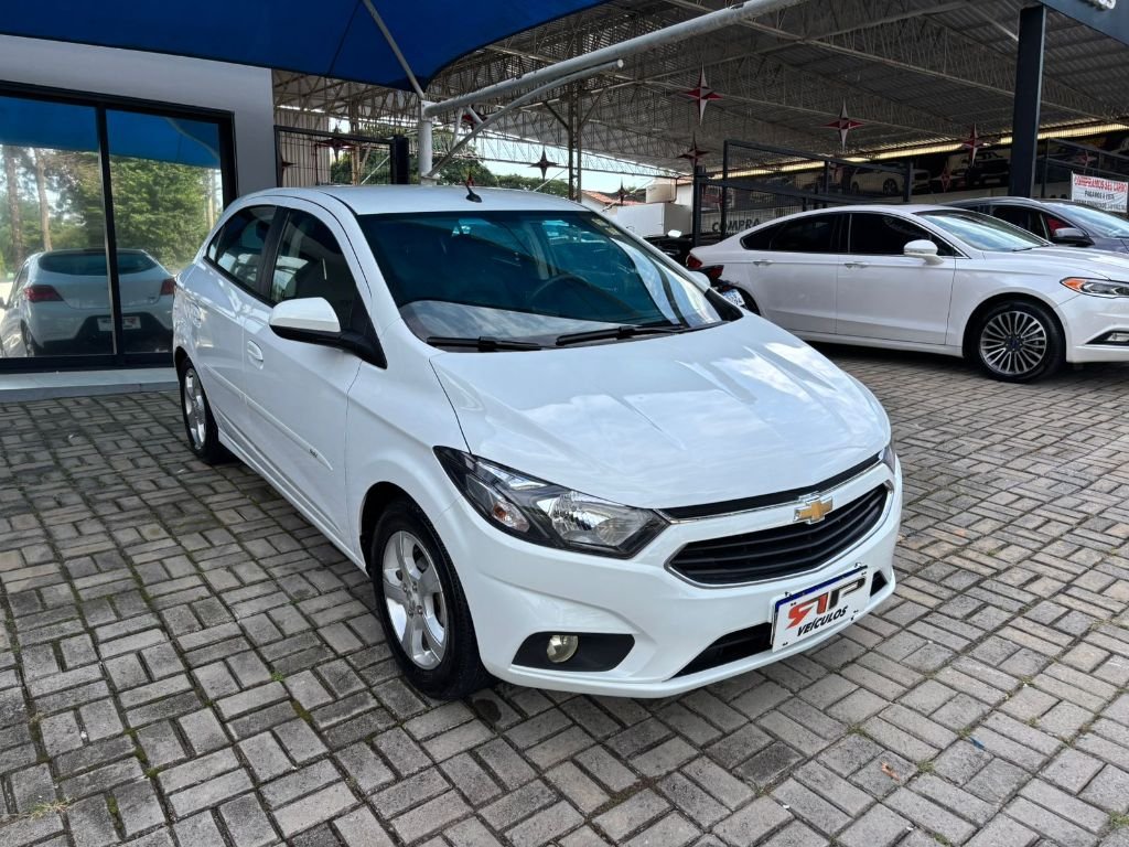 Chevrolet Onix HATCH LT 1.4 8V FlexPower 5p Mec. na cor Branco em Valinhos / SP - 942788