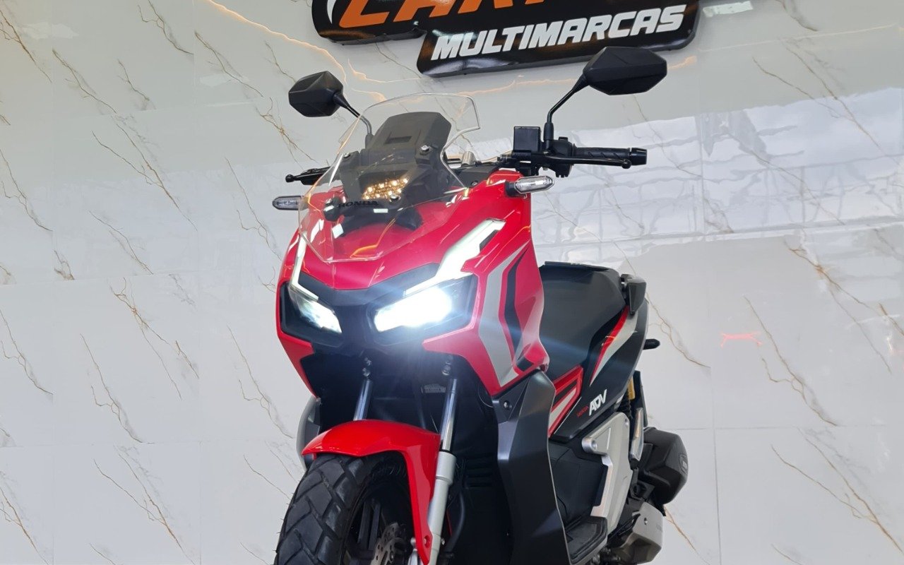 Honda ADV 150  na cor Vermelho em Curitiba / PR - 942992