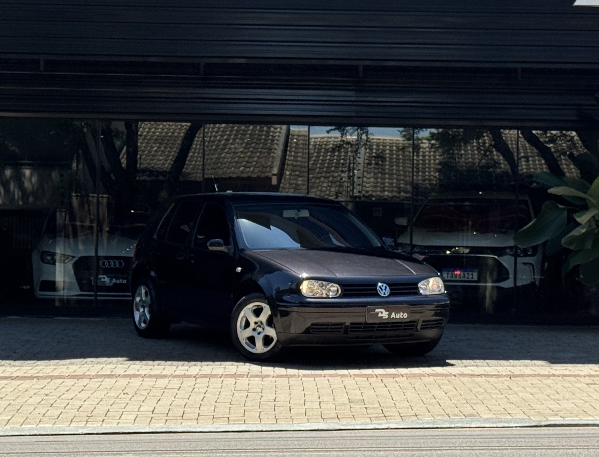 Volkswagen Golf 1.6Mi/ 1.6Mi Gener./Black & Silver na cor Preto em Maringá / PR - 943012