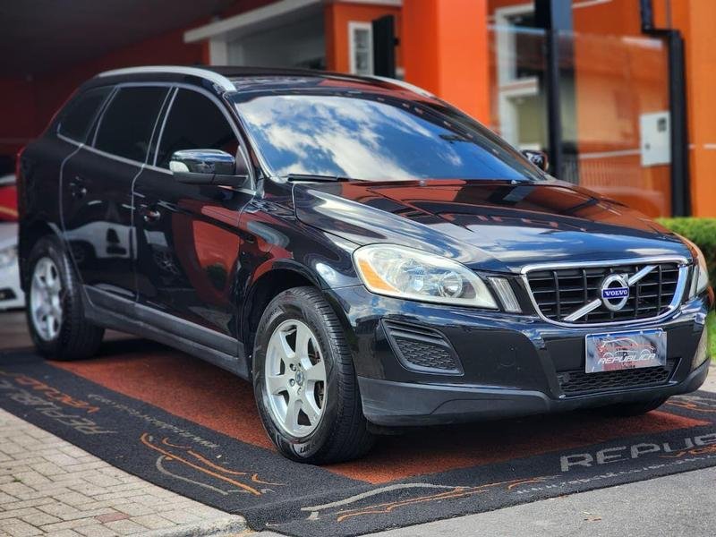 Volvo XC60 2.0 T5 5p na cor Preto em Curitiba / PR - 943472