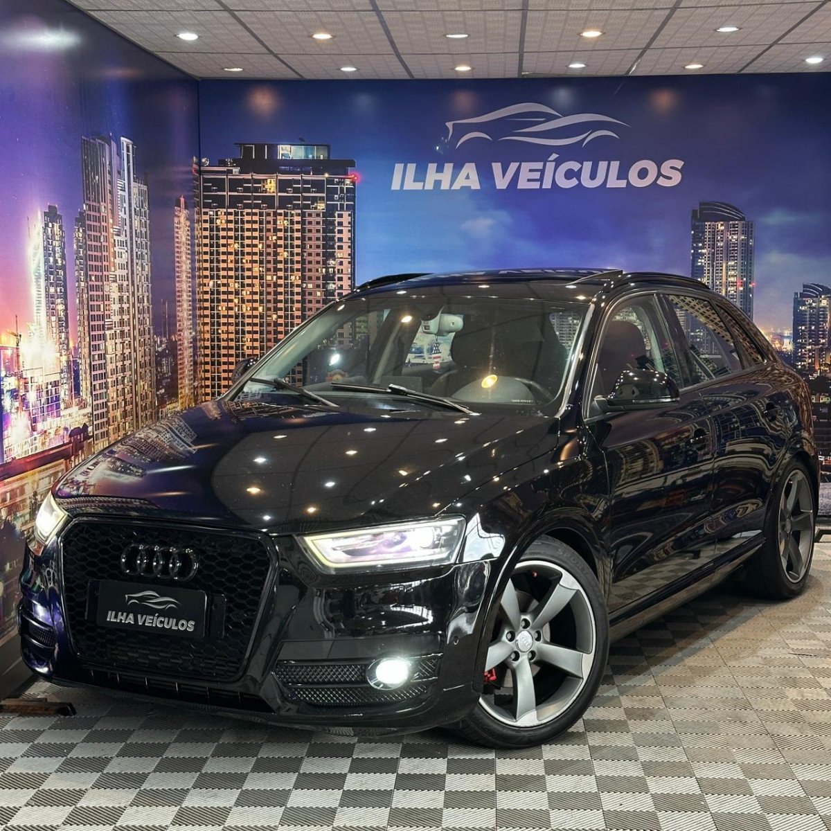 Audi Q3 2.0 TFSI Quat. 170/180cv S-tronic 5p na cor Preto no Canoas / RS - 943695