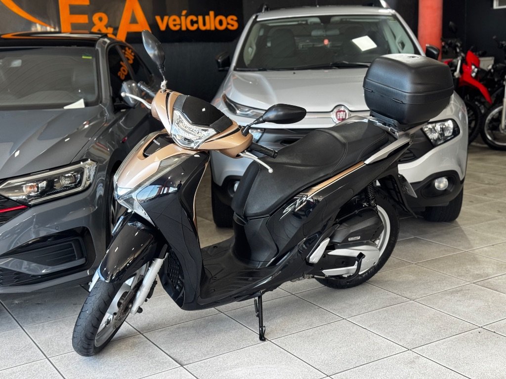 Honda SH 150i/DLX  na cor Preto em São José / SC - 943830