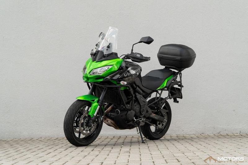 KAWASAKI Versys 650cc  na cor Verde em Curitiba / PR - 943917