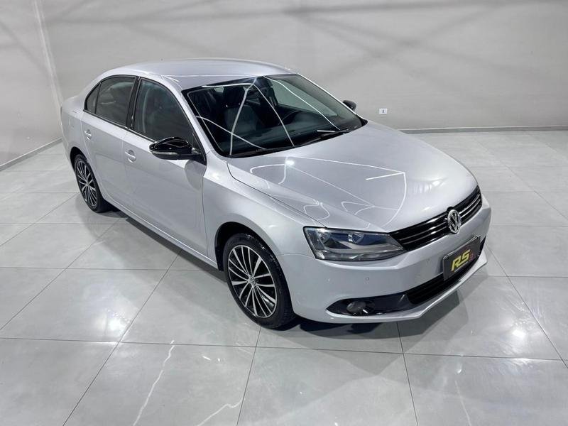 Volkswagen Jetta Comfortline 2.0 T.Flex 8V 4p Mec. na cor Prata em Curitiba / PR - 944019
