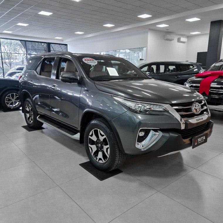 Toyota Hilux SW4 SRX Diamo. 4x4 2.8 TB Die Aut. na cor Cinza em Curitiba / PR - 944470