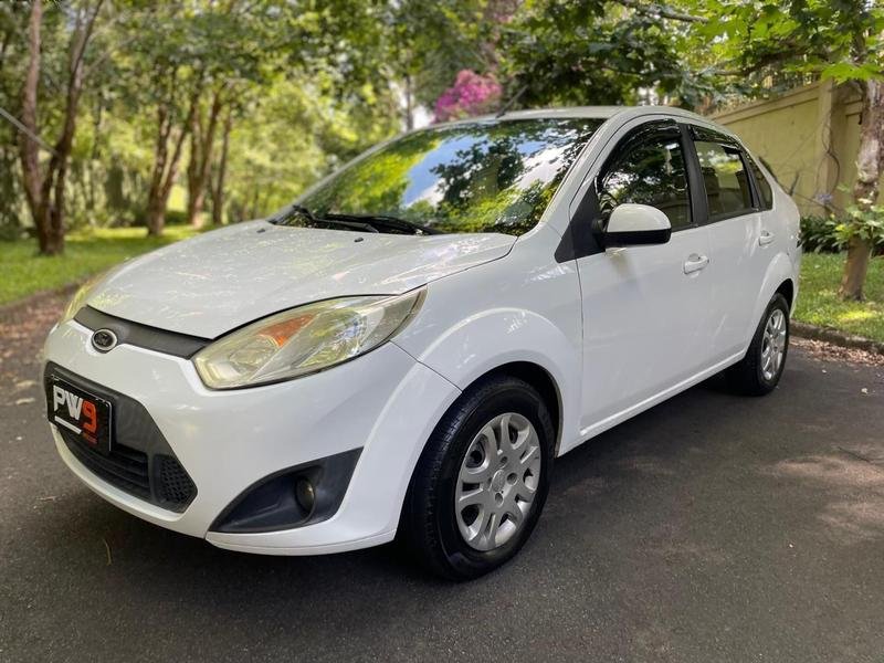 Ford Fiesta 1.6 8V Flex/Class 1.6 8V Flex 5p na cor Branco em Curitiba / PR - 944531