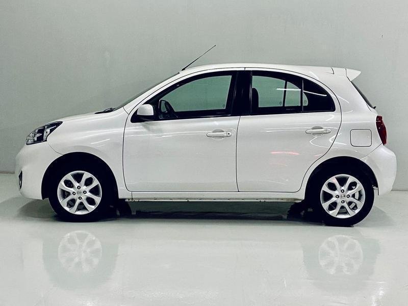 Nissan MARCH Rio2016 1.6 Flex Fuel 5p na cor Branco em Curitiba / PR - 945120